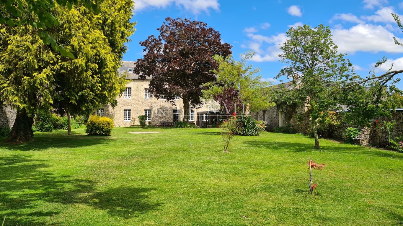 maison bourgeoise 11 pièces en vente à COUTANCES (50200) - Plus de details