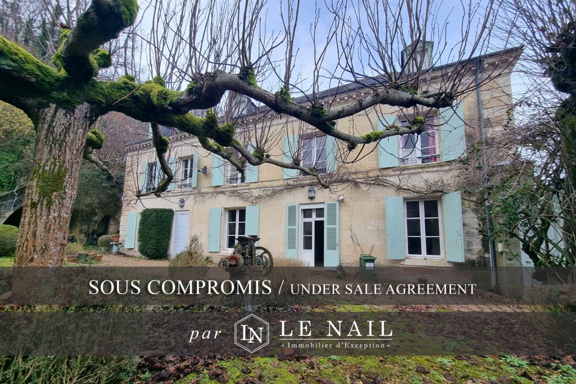 townhouse 12 rooms for sale on LA CHARTRE SUR LE LOIR (72340) - See details