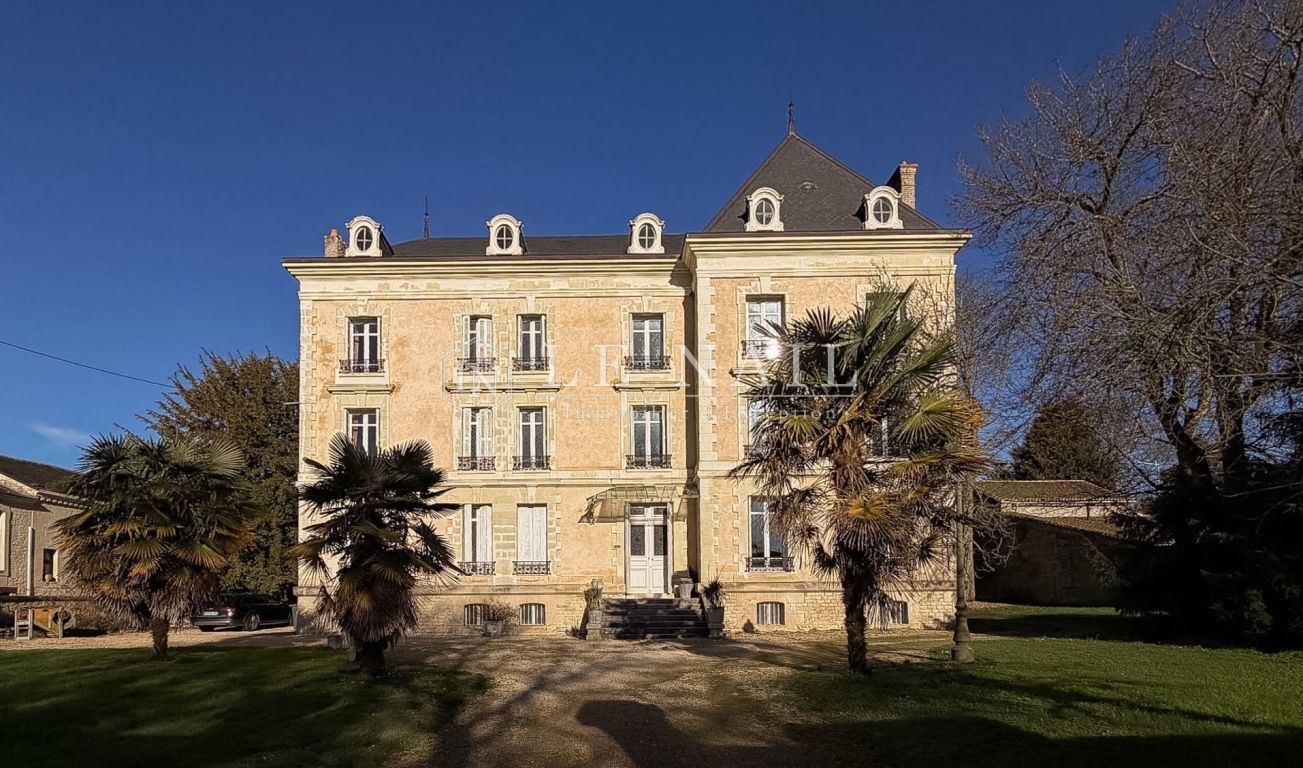 maison de maître 15 pièces en vente à LOUDUN (86200) - Plus de details