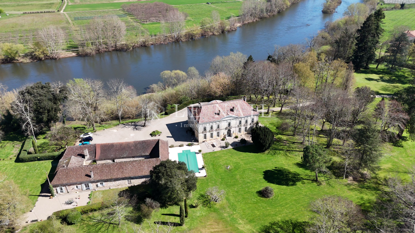 castle 18 rooms for sale on BERGERAC (24100) - See details