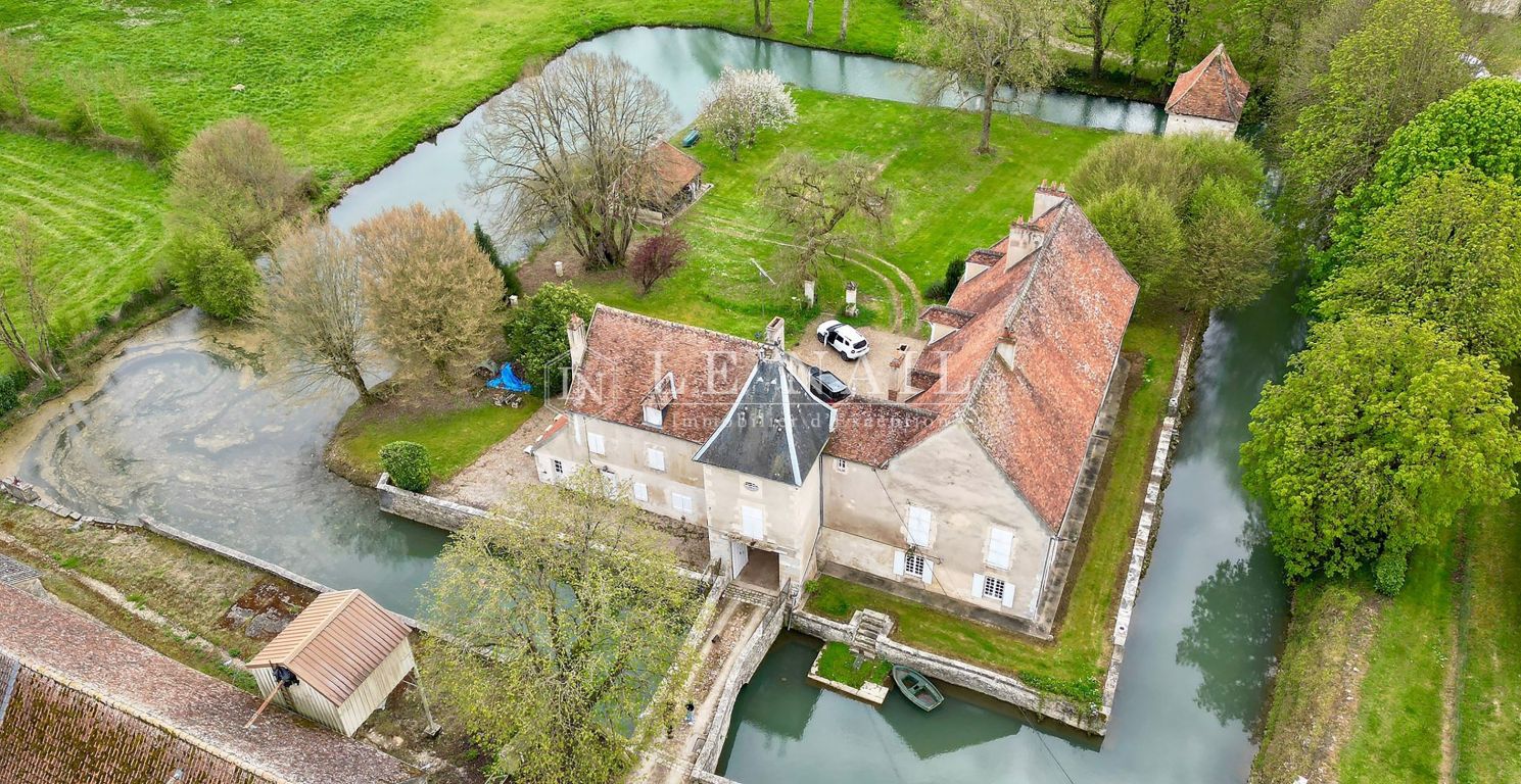 château 13 pièces en vente à CLAMECY (58500) - Plus de details