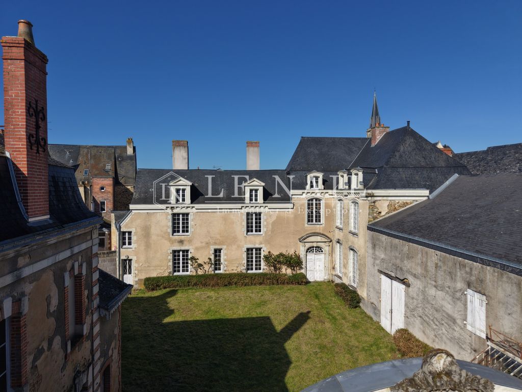 mansion (hôtel particulier) 11 rooms for sale on CRAON (53400) - See details