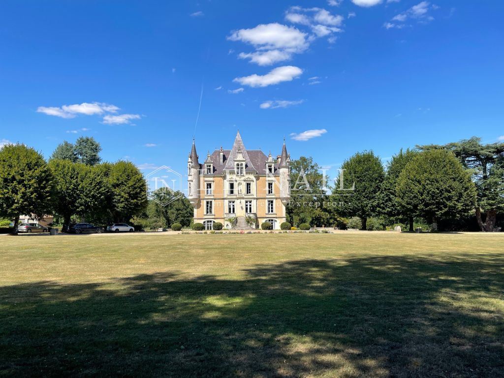 château 15 pièces en vente à POITIERS (86000) - Plus de details
