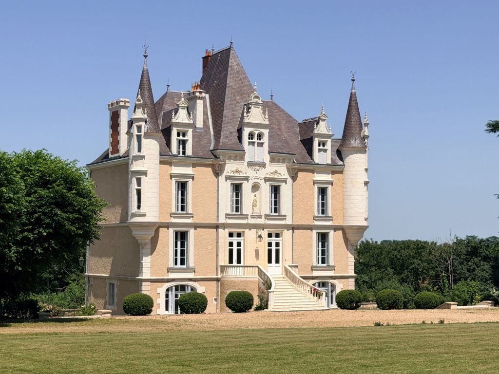 castle 15 rooms for sale on POITIERS (86000) - See details