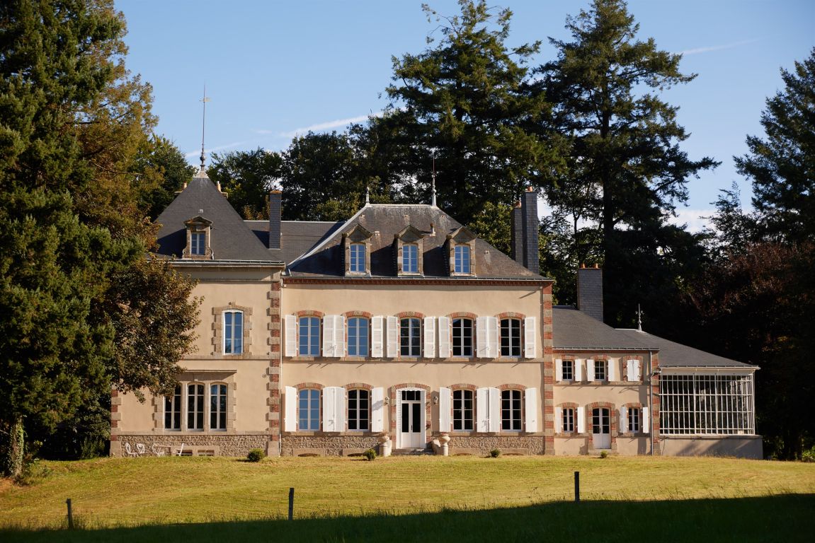 château 16 pièces en vente à ST MESMIN (85700) - Plus de details