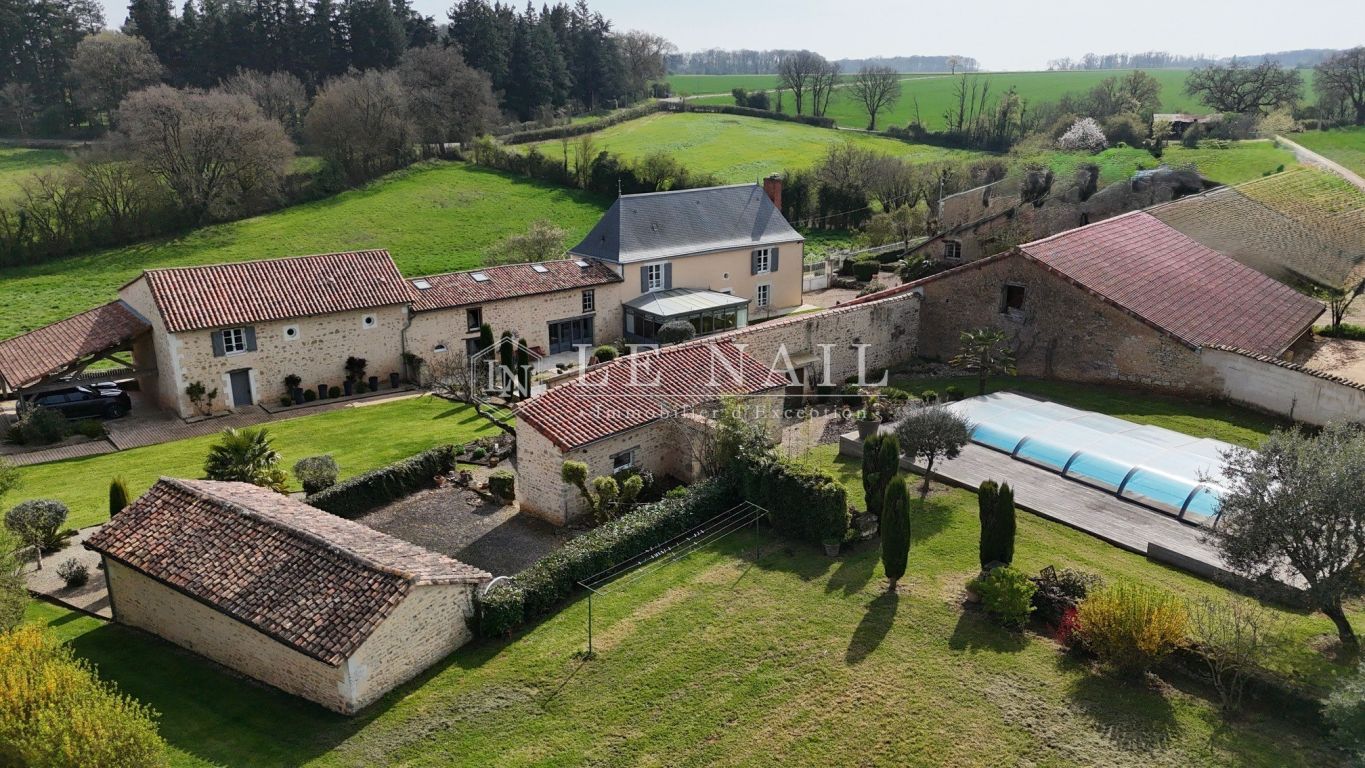 house 15 rooms for sale on POITIERS (86000) - See details