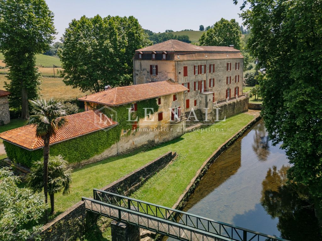 château 23 pièces en vente à UHART MIXE (64120) - Plus de details