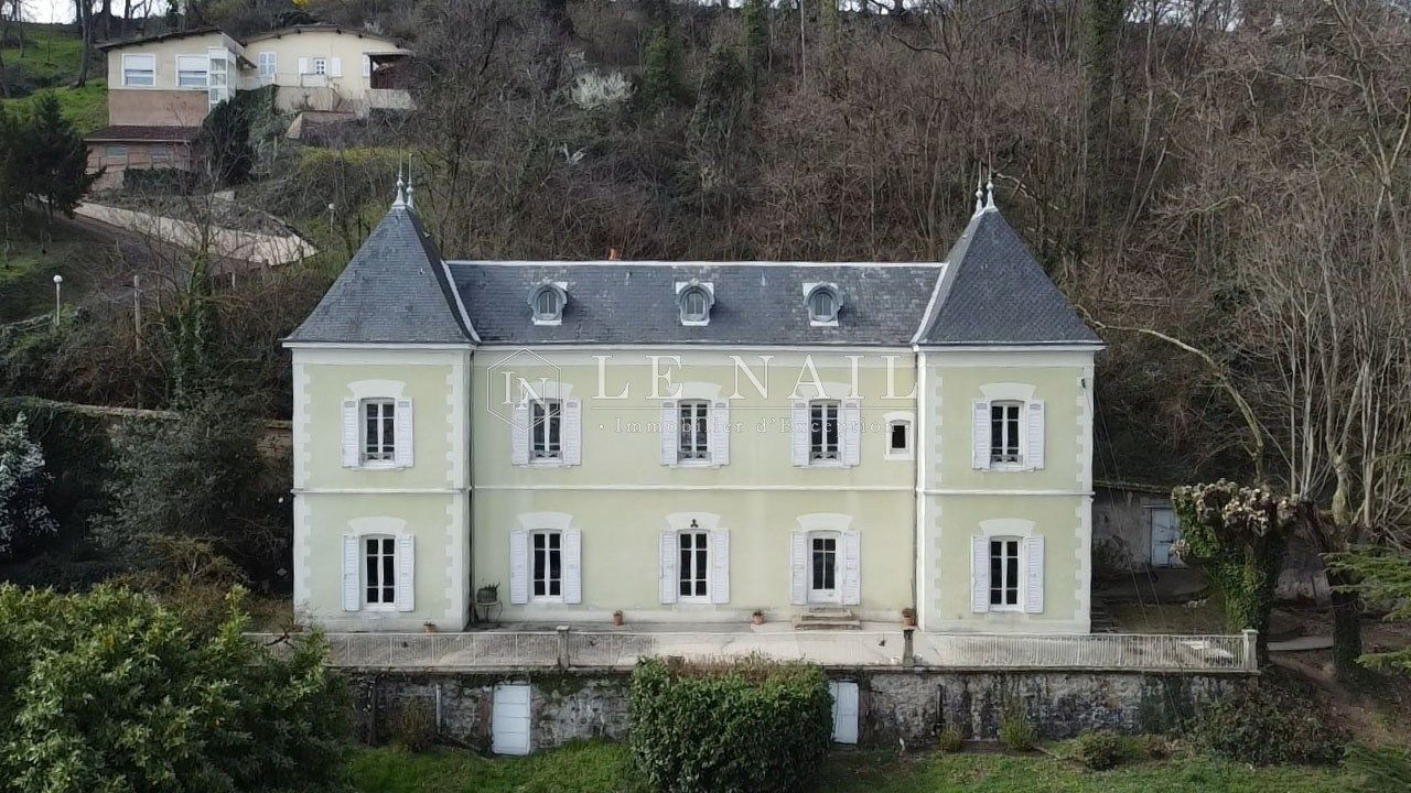maison bourgeoise 8 pièces en vente à STE COLOMBE (69560) - Plus de details