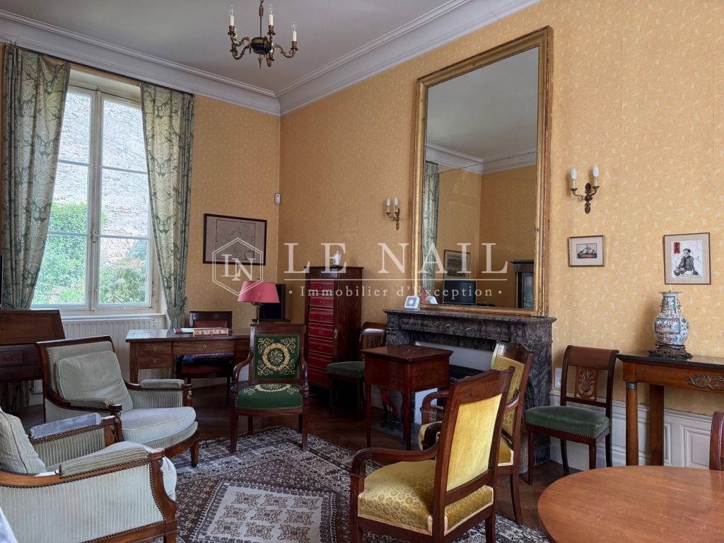 townhouse 11 rooms for sale on CHATEAU GONTIER (53200) - See details