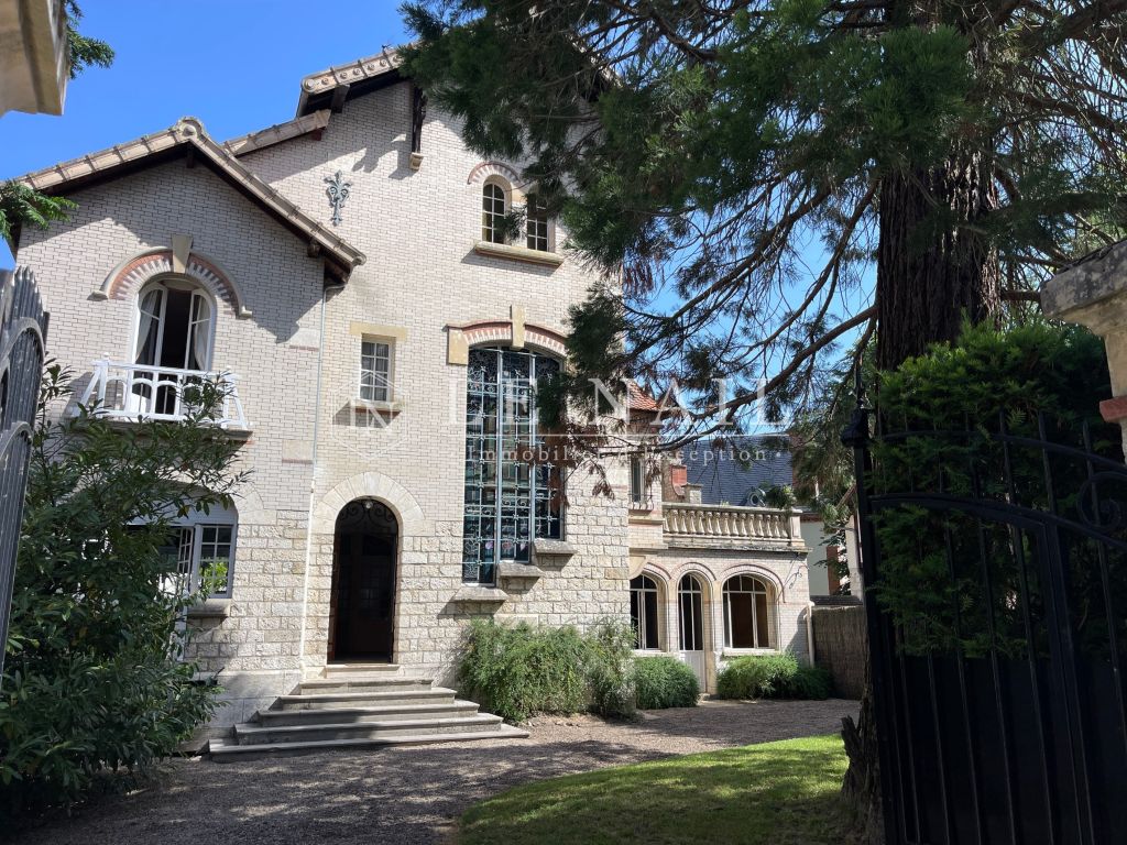 villa 11 pièces en vente à FONTAINEBLEAU (77300) - Plus de details