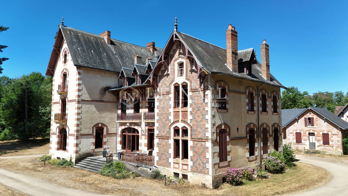 château 22 pièces en vente à MOULINS (03000) - Plus de details