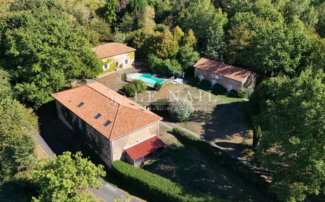 propriété 13 pièces en vente à LA ROCHEFOUCAULD EN ANGOUMOIS (16110) - Plus de details