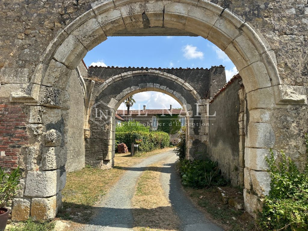 castle 6 rooms for sale on STE HERMINE (85210) - See details