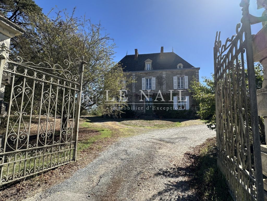 maison de maître 10 pièces en vente à MOUTIERS SUR LE LAY (85320) - Plus de details