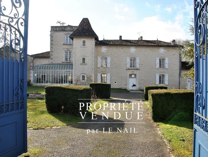 DEMEURE VENDUE - ANGOULÊME (CHARENTE)