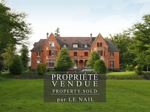 Beau château du 19e siècle vendu en Loire-Atlantique.