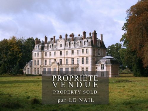 IMPORTANT CHATEAU INSCRIT MONUMENT HISTORIQUE A 160KM DE PARIS