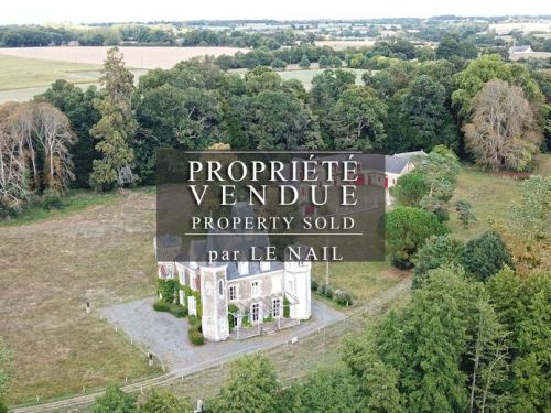 Beau château vendu en Mayenne.