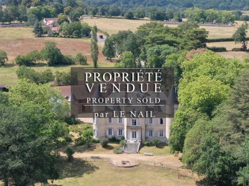 BEAU CHATEAU XIXe VENDU DANS LE BOURBONNAIS