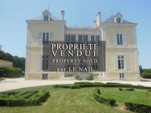 ELEGANT CHATEAU VENDU PRES DE NIORT