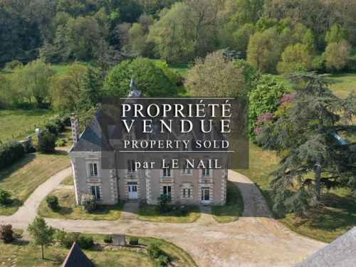 BEAU CHATEAU VENDU REGION DE BEAULIEU-SUR-LAYON