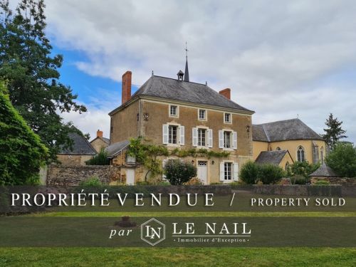 CHARMING PRESBYTERY IN AN AUTHENTIC VILLAGE IN THE MAYENNE FRENCH DEPARTMENT