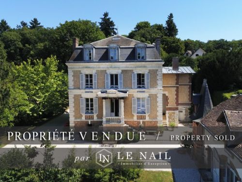 18TH-CENTURY MANSION ON THE OUTSKIRTS OF CHARTRES